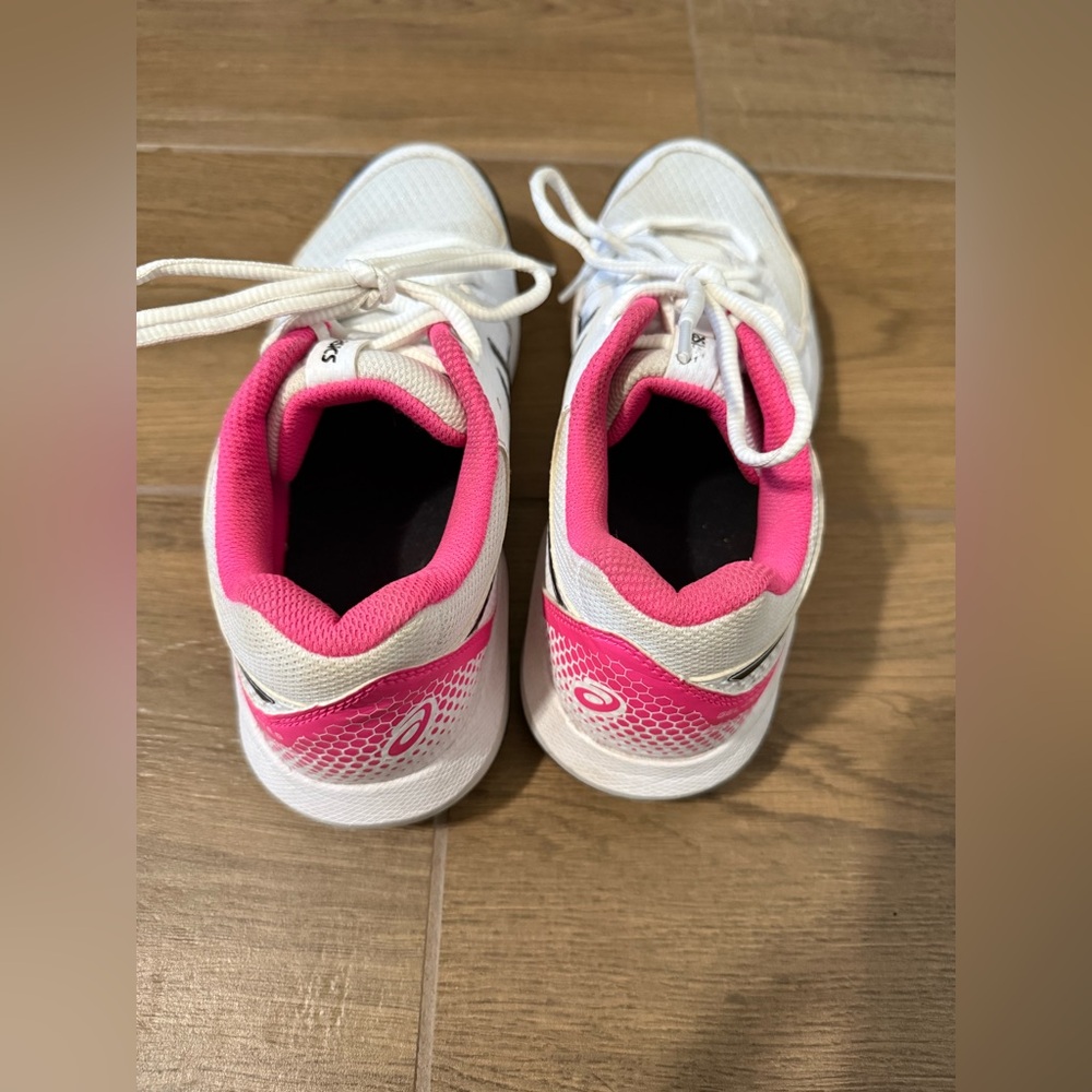 ASICS volleyball shoes. Size 7.5. - Picture 2 of 4